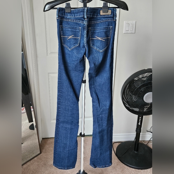 Bootlegger low rise bootcut jeans. Size 25x36 TALL - Picture 3 of 3